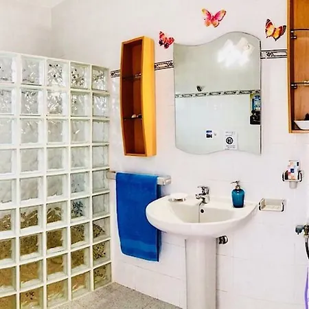 Oleada With Sea Views And Wifi On The Seafront In アパート Caleta de Caballo