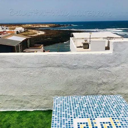 Apartment Oleada With Sea Views And Wifi On The Seafront In Caleta de Caballo